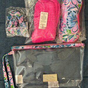 New LILLY PULITZER Gillie Wristlet Treasure Trove Zippered Accessories Pouch Bag